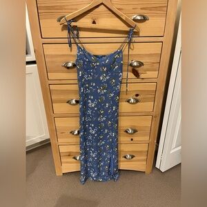 Little Mountain Midi Floral Dress Blue